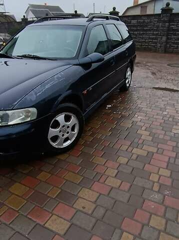 Синий Опель Вектра, объемом двигателя 1.6 л и пробегом 150 тыс. км за 1600 $, фото 1 на Automoto.ua