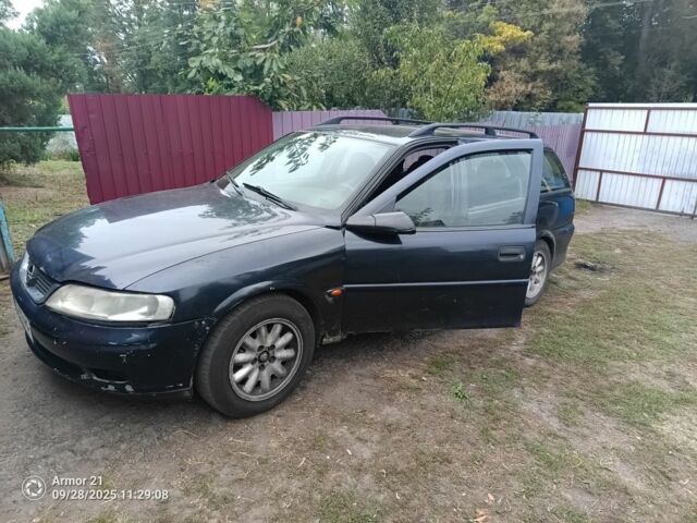 Синий Опель Вектра, объемом двигателя 2 л и пробегом 245 тыс. км за 1500 $, фото 5 на Automoto.ua