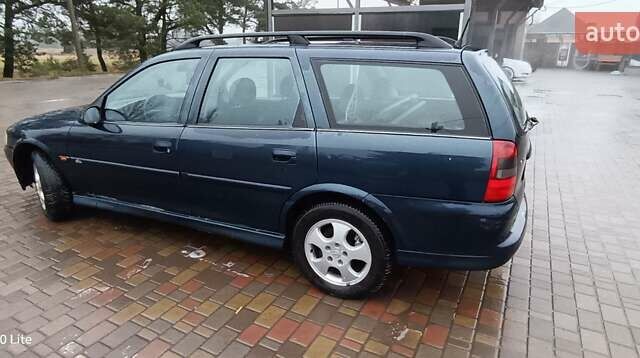 Синий Опель Вектра, объемом двигателя 1.6 л и пробегом 150 тыс. км за 1600 $, фото 3 на Automoto.ua