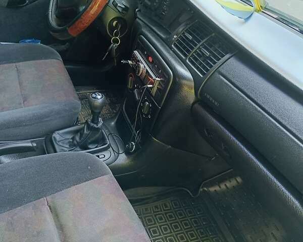 Синий Опель Вектра, объемом двигателя 1.8 л и пробегом 312 тыс. км за 2550 $, фото 5 на Automoto.ua