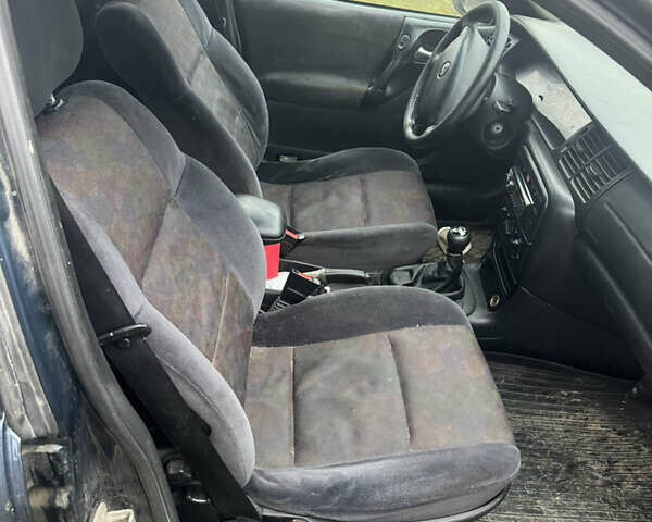 Синий Опель Вектра, объемом двигателя 1.8 л и пробегом 223 тыс. км за 750 $, фото 7 на Automoto.ua