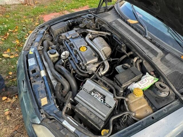 Синий Опель Вектра, объемом двигателя 2 л и пробегом 111 тыс. км за 1000 $, фото 4 на Automoto.ua