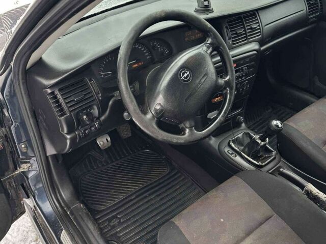 Синий Опель Вектра, объемом двигателя 1.8 л и пробегом 228 тыс. км за 2371 $, фото 3 на Automoto.ua