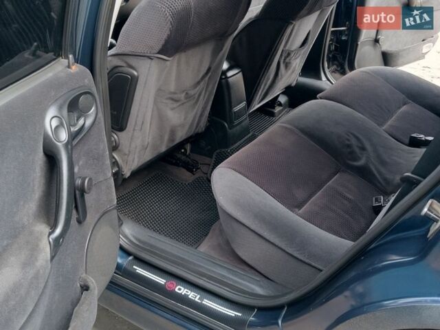 Синий Опель Вектра, объемом двигателя 1.8 л и пробегом 341 тыс. км за 2600 $, фото 6 на Automoto.ua