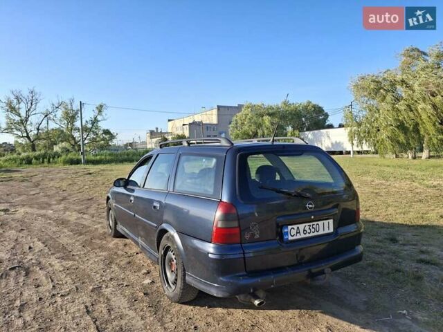 Синий Опель Вектра, объемом двигателя 2 л и пробегом 332 тыс. км за 2500 $, фото 5 на Automoto.ua