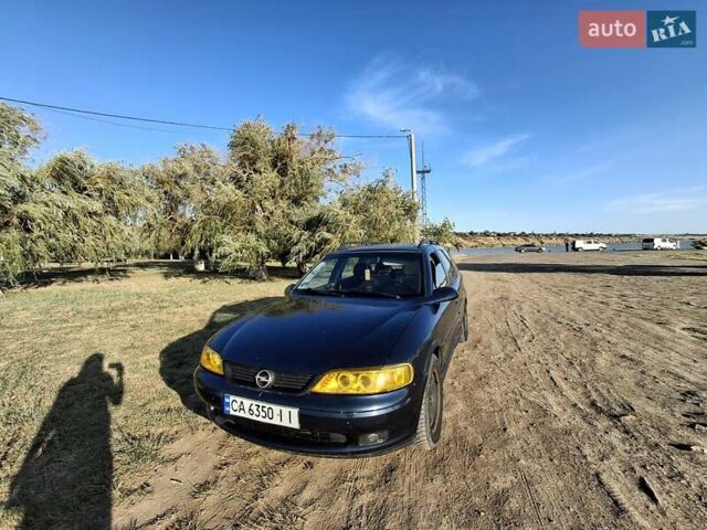 Синий Опель Вектра, объемом двигателя 2 л и пробегом 332 тыс. км за 2500 $, фото 2 на Automoto.ua
