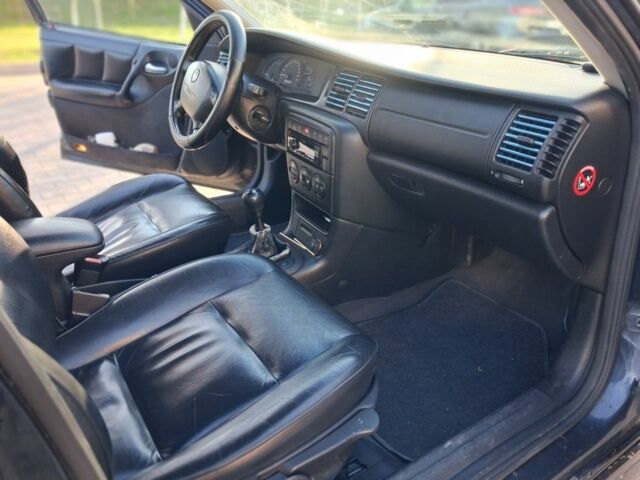 Синий Опель Вектра, объемом двигателя 2.2 л и пробегом 240 тыс. км за 2500 $, фото 7 на Automoto.ua