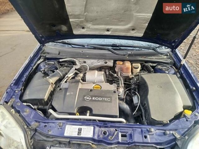Синий Опель Вектра, объемом двигателя 2.17 л и пробегом 300 тыс. км за 4500 $, фото 1 на Automoto.ua