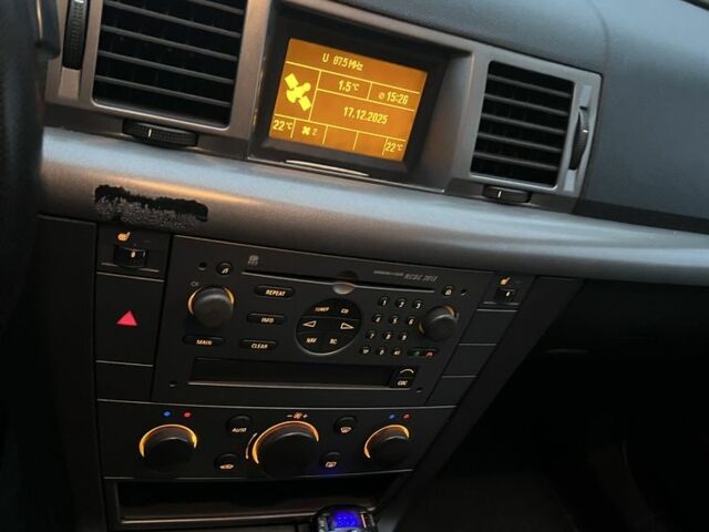 Синий Опель Вектра, объемом двигателя 2.2 л и пробегом 370 тыс. км за 3100 $, фото 11 на Automoto.ua