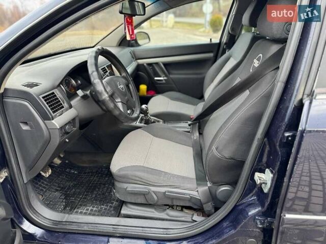 Синий Опель Вектра, объемом двигателя 1.9 л и пробегом 310 тыс. км за 2999 $, фото 16 на Automoto.ua