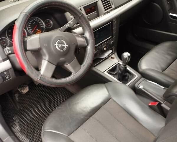 Синий Опель Вектра, объемом двигателя 2 л и пробегом 420 тыс. км за 4700 $, фото 2 на Automoto.ua