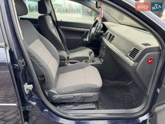 Синий Опель Вектра, объемом двигателя 1.9 л и пробегом 310 тыс. км за 2999 $, фото 15 на Automoto.ua