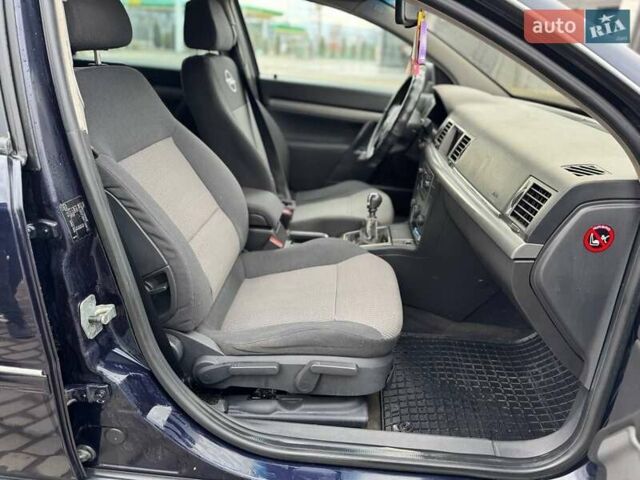 Синий Опель Вектра, объемом двигателя 1.9 л и пробегом 310 тыс. км за 2999 $, фото 10 на Automoto.ua