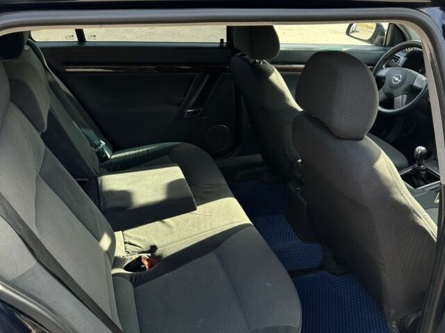 Синий Опель Вектра, объемом двигателя 1.9 л и пробегом 367 тыс. км за 3200 $, фото 12 на Automoto.ua