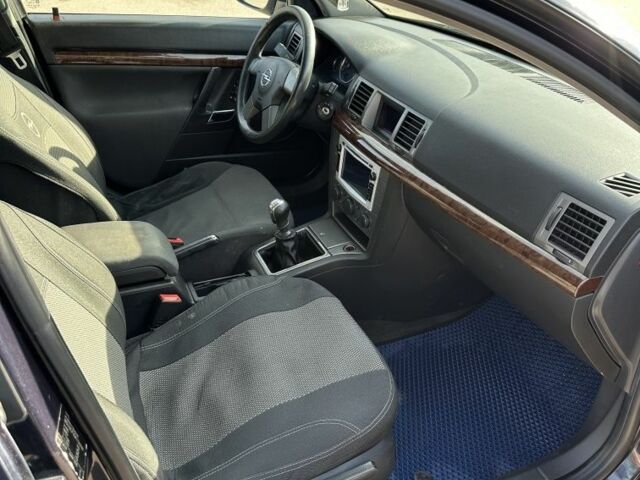 Синий Опель Вектра, объемом двигателя 1.9 л и пробегом 367 тыс. км за 3200 $, фото 9 на Automoto.ua