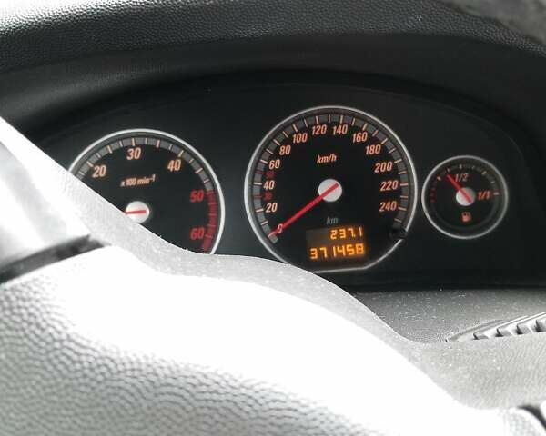 Синий Опель Вектра, объемом двигателя 1.9 л и пробегом 372 тыс. км за 4200 $, фото 4 на Automoto.ua