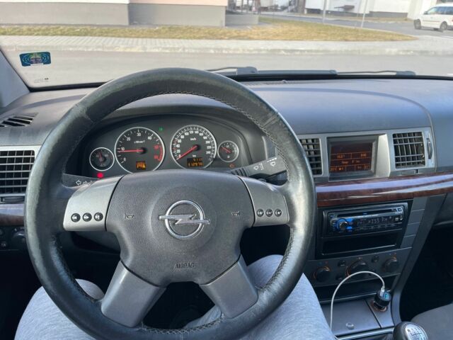 Синий Опель Вектра, объемом двигателя 1.9 л и пробегом 250 тыс. км за 1899 $, фото 6 на Automoto.ua