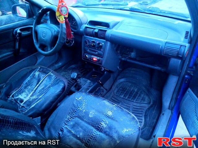 Синий Опель Вектра, объемом двигателя 1.7 л и пробегом 352 тыс. км за 4600 $, фото 1 на Automoto.ua