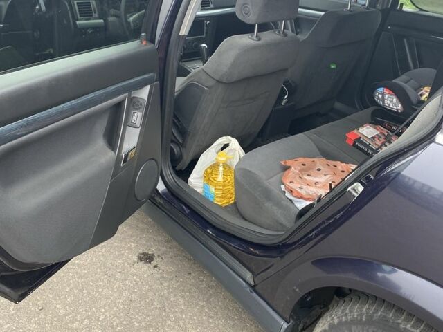 Синий Опель Вектра, объемом двигателя 1.9 л и пробегом 217 тыс. км за 4900 $, фото 3 на Automoto.ua