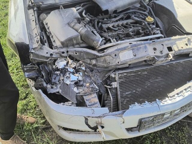 Синий Опель Вектра, объемом двигателя 2 л и пробегом 400 тыс. км за 800 $, фото 3 на Automoto.ua