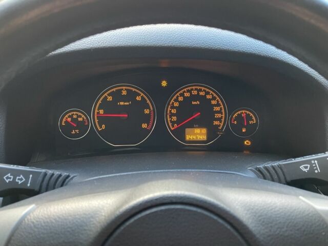 Синий Опель Вектра, объемом двигателя 1.9 л и пробегом 344 тыс. км за 4800 $, фото 18 на Automoto.ua