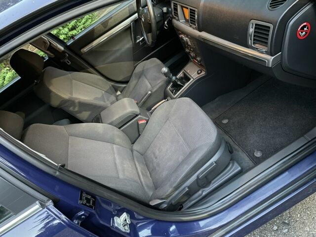 Синий Опель Вектра, объемом двигателя 1.9 л и пробегом 344 тыс. км за 4800 $, фото 11 на Automoto.ua