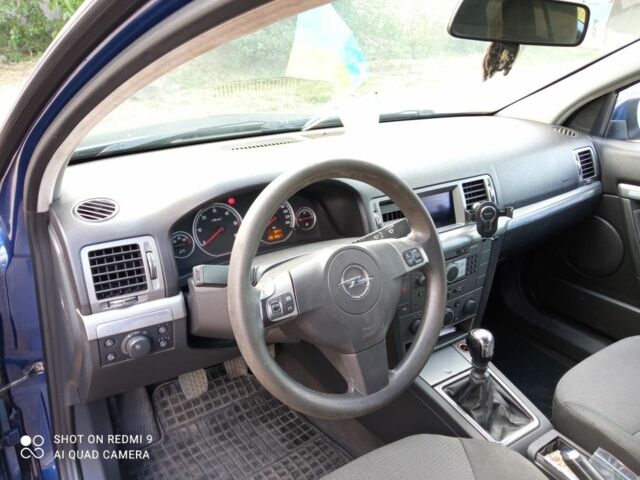 Синий Опель Вектра, объемом двигателя 1.9 л и пробегом 285 тыс. км за 5400 $, фото 3 на Automoto.ua