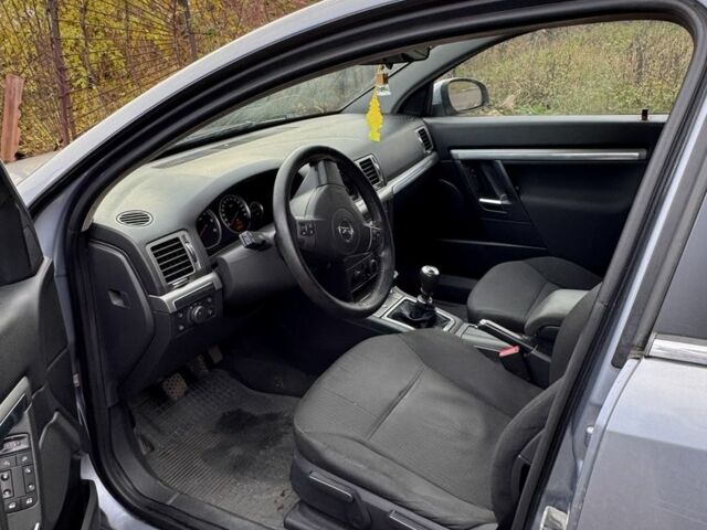 Синий Опель Вектра, объемом двигателя 1.9 л и пробегом 213 тыс. км за 2750 $, фото 7 на Automoto.ua