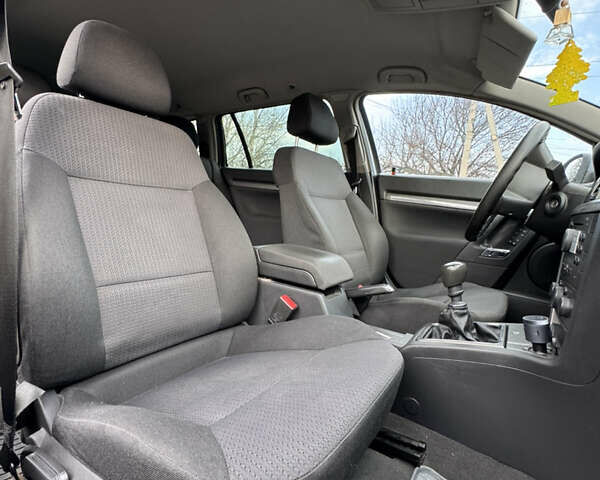 Синий Опель Вектра, объемом двигателя 1.9 л и пробегом 213 тыс. км за 2450 $, фото 11 на Automoto.ua