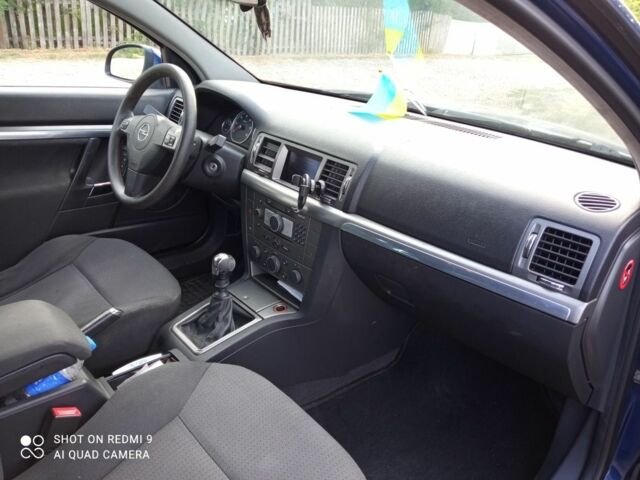 Синий Опель Вектра, объемом двигателя 1.9 л и пробегом 285 тыс. км за 5400 $, фото 1 на Automoto.ua