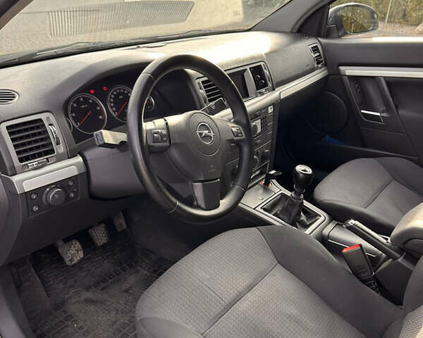 Синий Опель Вектра, объемом двигателя 1.9 л и пробегом 319 тыс. км за 5000 $, фото 14 на Automoto.ua