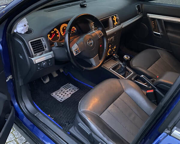 Синий Опель Вектра, объемом двигателя 1.9 л и пробегом 275 тыс. км за 5500 $, фото 6 на Automoto.ua