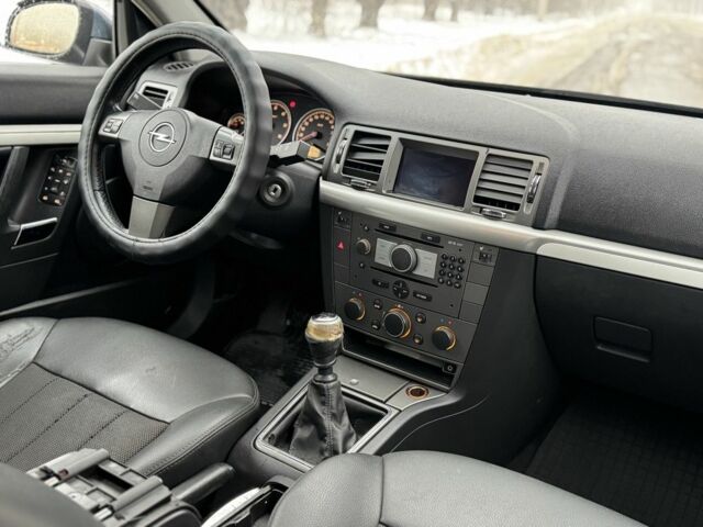 Синий Опель Вектра, объемом двигателя 1.9 л и пробегом 303 тыс. км за 2400 $, фото 5 на Automoto.ua