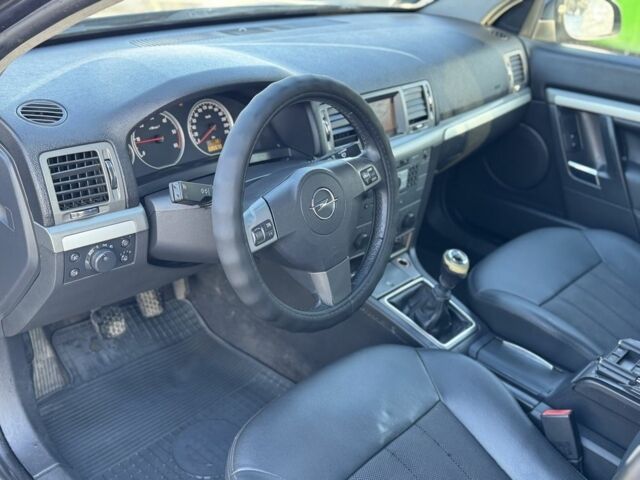 Синий Опель Вектра, объемом двигателя 1.9 л и пробегом 303 тыс. км за 2600 $, фото 4 на Automoto.ua