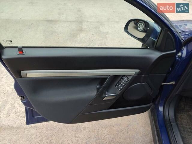 Синий Опель Вектра, объемом двигателя 2.2 л и пробегом 199 тыс. км за 3850 $, фото 19 на Automoto.ua