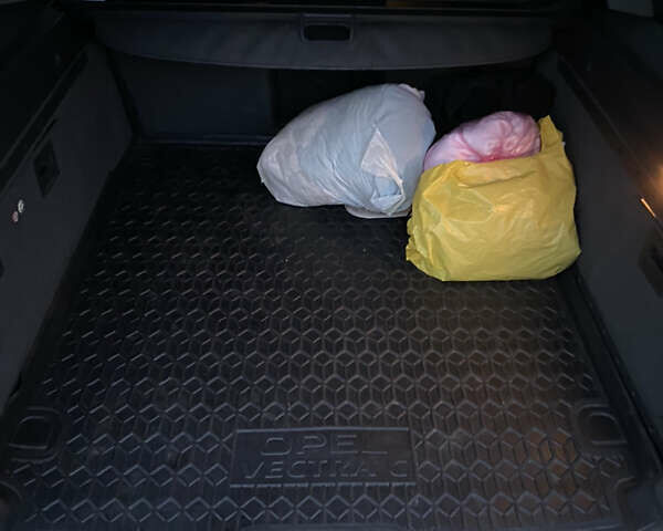 Синий Опель Вектра, объемом двигателя 1.9 л и пробегом 275 тыс. км за 5500 $, фото 11 на Automoto.ua