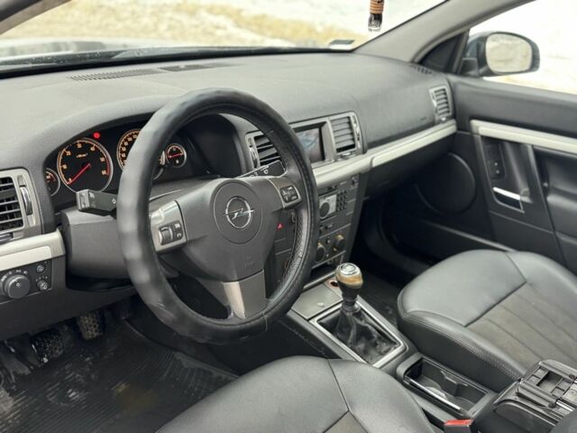 Синий Опель Вектра, объемом двигателя 1.9 л и пробегом 303 тыс. км за 2400 $, фото 4 на Automoto.ua