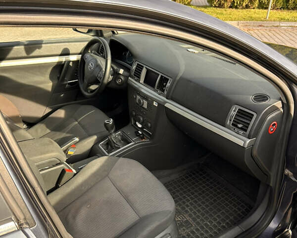 Синий Опель Вектра, объемом двигателя 1.9 л и пробегом 319 тыс. км за 5000 $, фото 16 на Automoto.ua