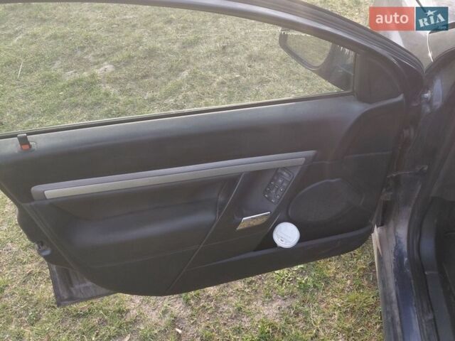 Синий Опель Вектра, объемом двигателя 1.9 л и пробегом 350 тыс. км за 3500 $, фото 3 на Automoto.ua