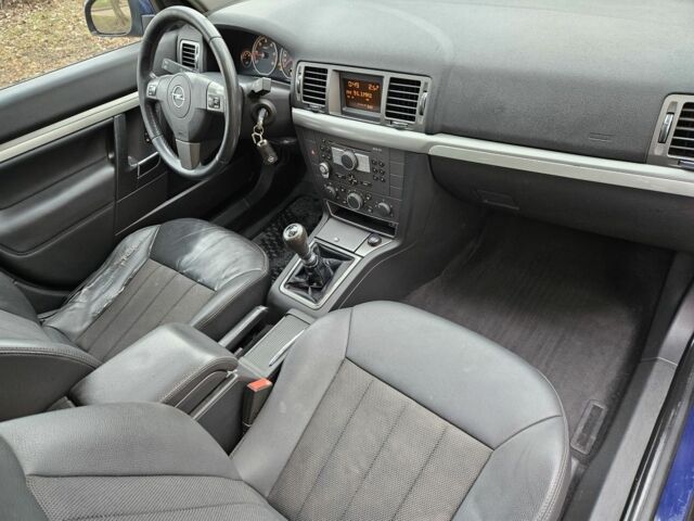 Синий Опель Вектра, объемом двигателя 1.9 л и пробегом 380 тыс. км за 2450 $, фото 10 на Automoto.ua