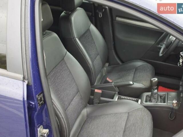 Синий Опель Вектра, объемом двигателя 1.9 л и пробегом 304 тыс. км за 4800 $, фото 6 на Automoto.ua