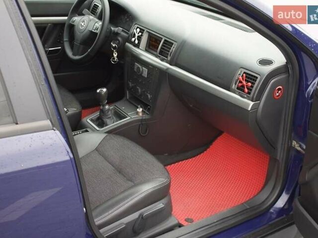 Синий Опель Вектра, объемом двигателя 1.9 л и пробегом 304 тыс. км за 4800 $, фото 5 на Automoto.ua