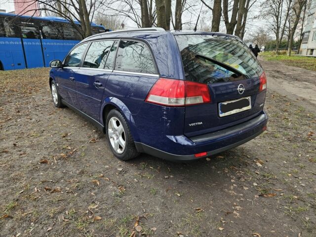 Синий Опель Вектра, объемом двигателя 1.9 л и пробегом 380 тыс. км за 2450 $, фото 3 на Automoto.ua