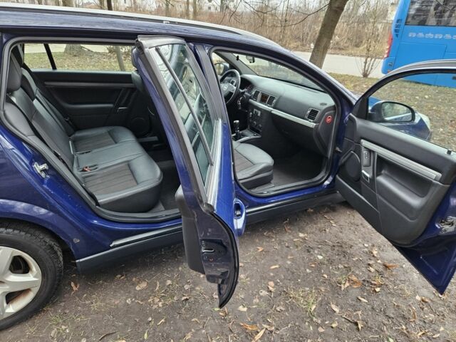 Синий Опель Вектра, объемом двигателя 1.9 л и пробегом 380 тыс. км за 2450 $, фото 6 на Automoto.ua