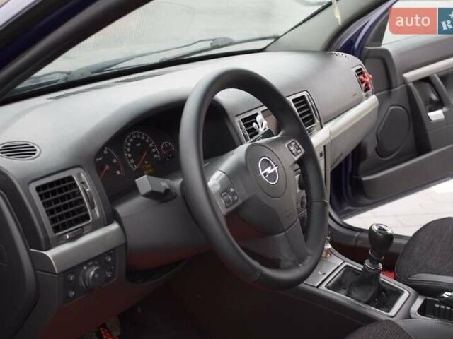 Синий Опель Вектра, объемом двигателя 1.9 л и пробегом 304 тыс. км за 4800 $, фото 4 на Automoto.ua