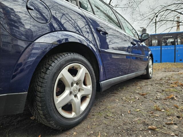 Синий Опель Вектра, объемом двигателя 1.9 л и пробегом 380 тыс. км за 2450 $, фото 5 на Automoto.ua