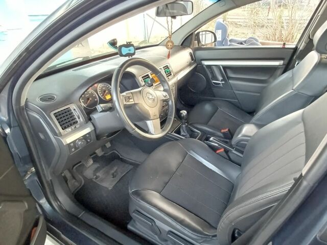 Синий Опель Вектра, объемом двигателя 1.9 л и пробегом 323 тыс. км за 5200 $, фото 3 на Automoto.ua