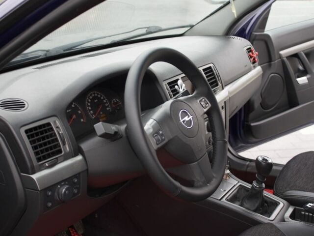 Синий Опель Вектра, объемом двигателя 1.9 л и пробегом 304 тыс. км за 4800 $, фото 5 на Automoto.ua