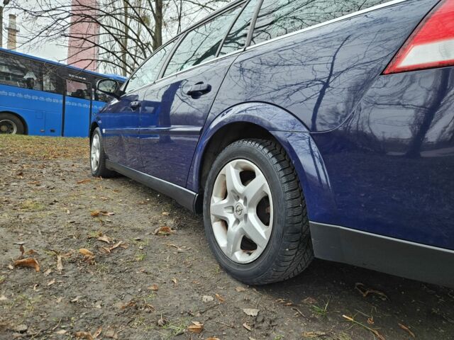 Синий Опель Вектра, объемом двигателя 1.9 л и пробегом 380 тыс. км за 2450 $, фото 4 на Automoto.ua