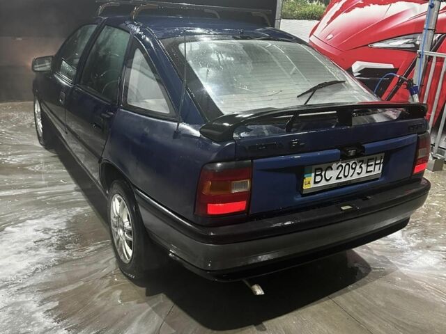 Синій Опель Вектра, об'ємом двигуна 1.6 л та пробігом 222 тис. км за 900 $, фото 3 на Automoto.ua